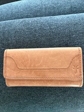 Frye tan leather continental wallet with stitched flap